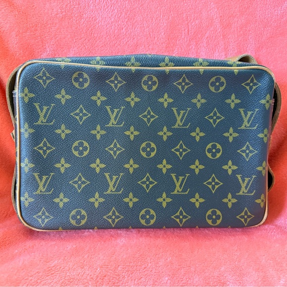 Louis Vuitton Handbags - Vintage Louis Vuitton Crossbody Purse
